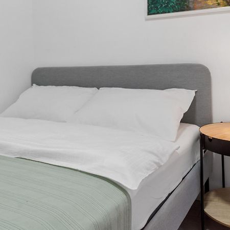 Central Town Cosy Apartment Bukarest Exteriör bild