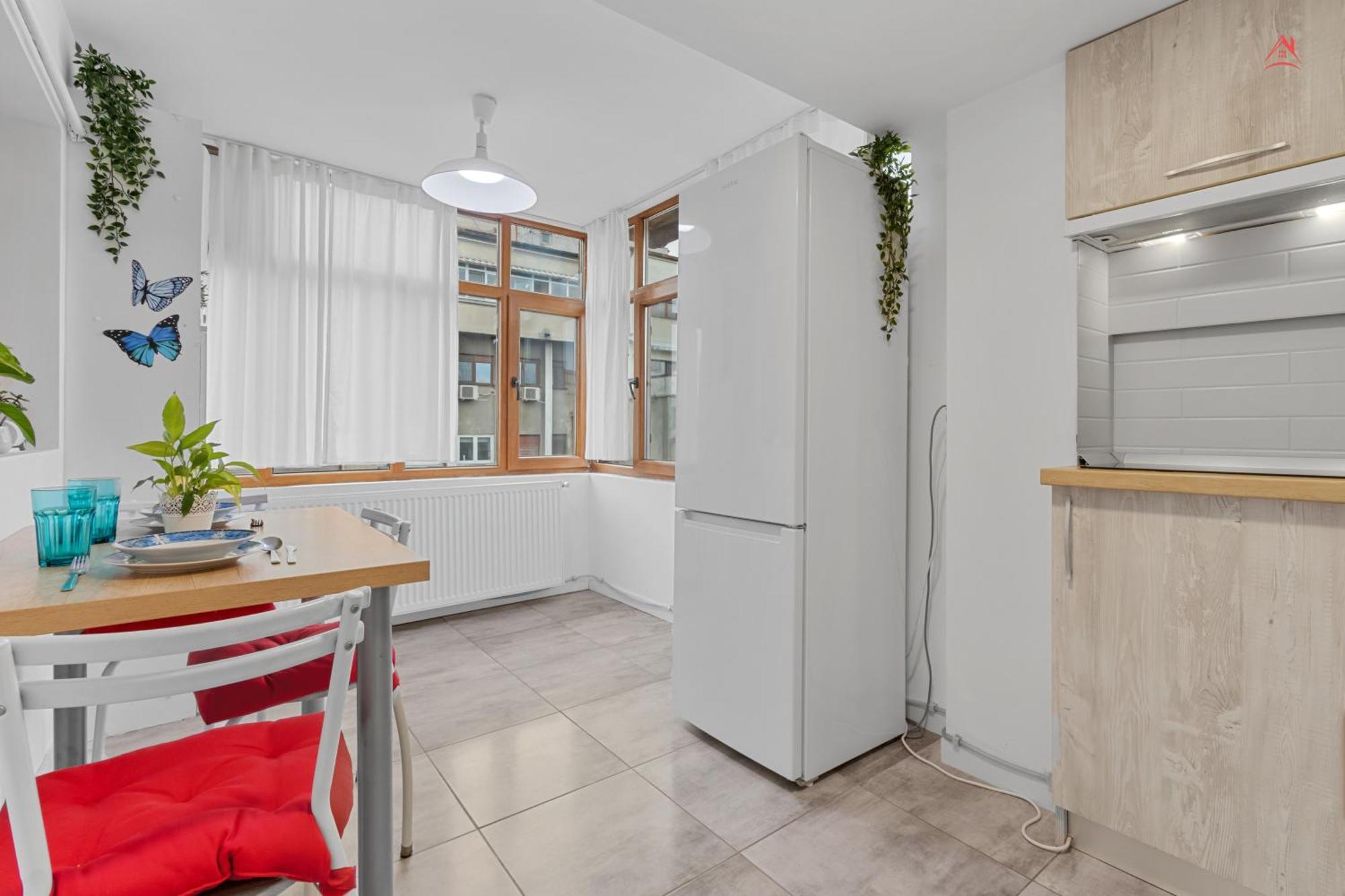 Central Town Cosy Apartment Bukarest Exteriör bild