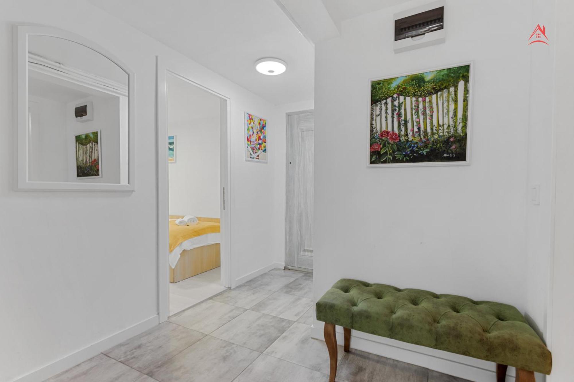 Central Town Cosy Apartment Bukarest Exteriör bild